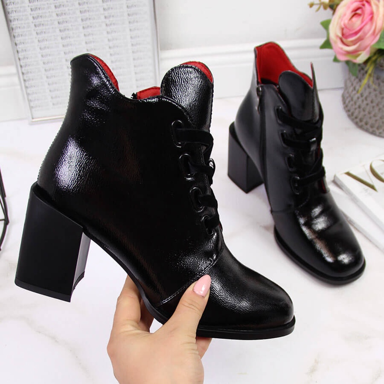 Svarta Filippo lackerade damstövlar med dekorativ klack 2