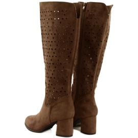 M.Daszyński Genombrutna stövlar på brun stolpe SA156-10 3