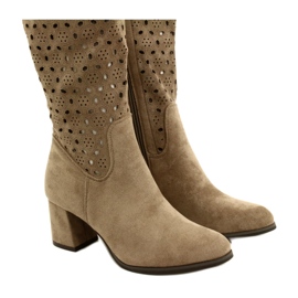 M.Daszyński Genombrutna stövlar på en stång Beige SA156-10 4