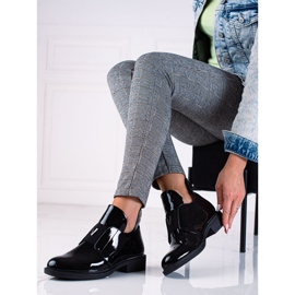 Vinceza låga stövlar för kvinnor gjorda av lackläder svart 1