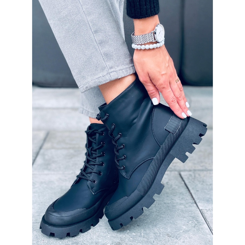 Arlen svarta vandringskängor 1