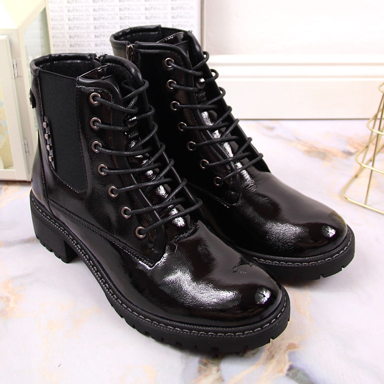 Svarta isolerade stövlar för kvinnor, lackerade Vinceza 1