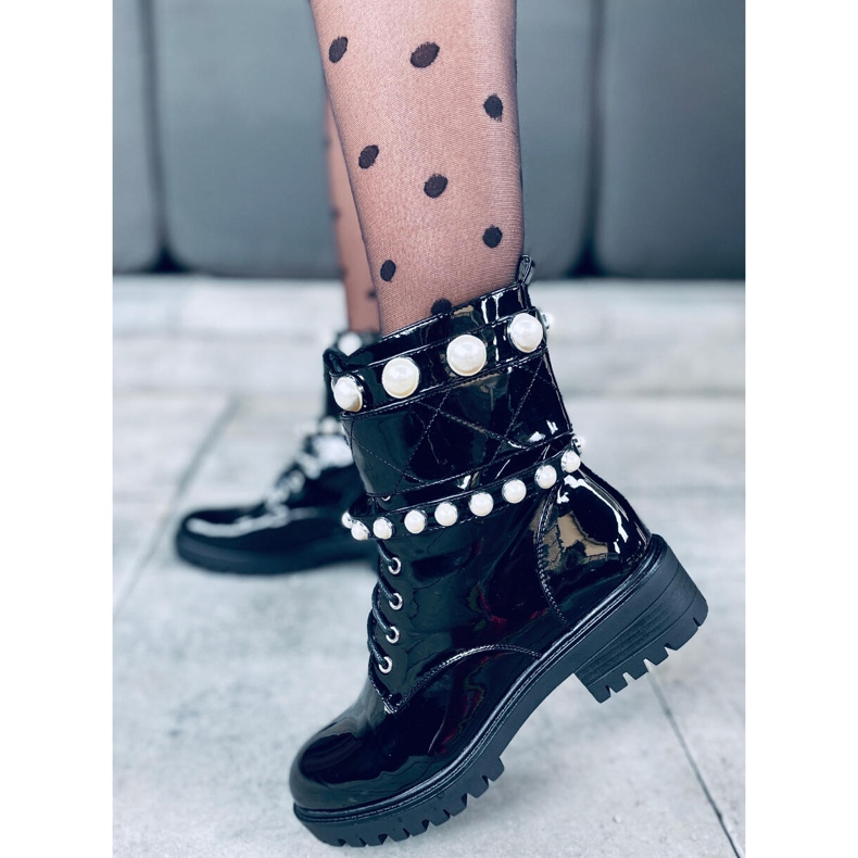 Lackade väskor med Beni Black pärlor svart 1