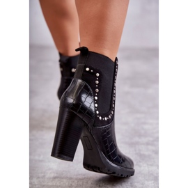 PG1 Svarta Wissey Snake Snake Boots På En Stolpe 2