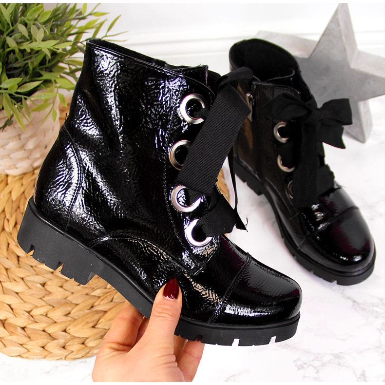 Svarta isolerade svarta patentstövlar för tjejer Kornecki 6220 1