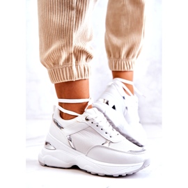 PG1 Glänsande sportskor för kvinnor på en kil, vit aktivitet 3