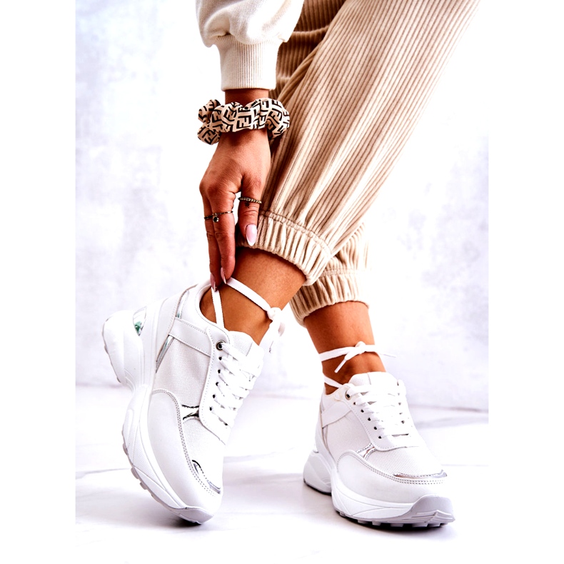 PG1 Glänsande sportskor för kvinnor på en kil, vit aktivitet 2