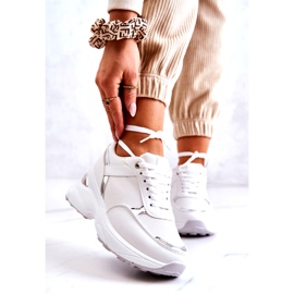 PG1 Glänsande sportskor för kvinnor på en kil, vit aktivitet 1