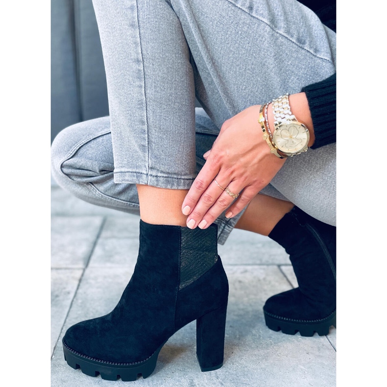 Stövlar på stolpen och plattformen Ase Black svart 1