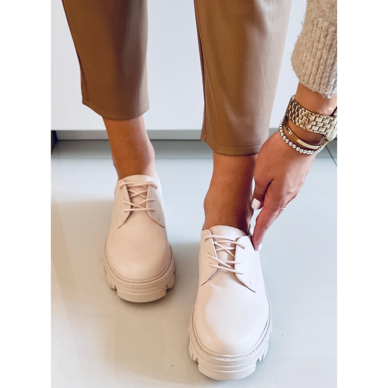 PA1 Tekla Beige loafers med snörning 1