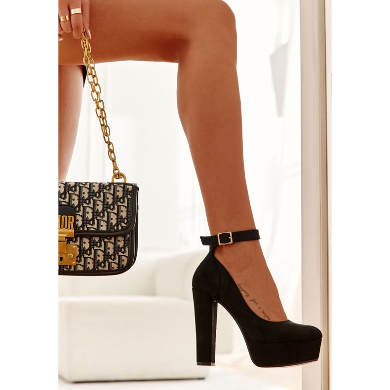 Mockapumpar på den svarta Rivia-plattformen 2