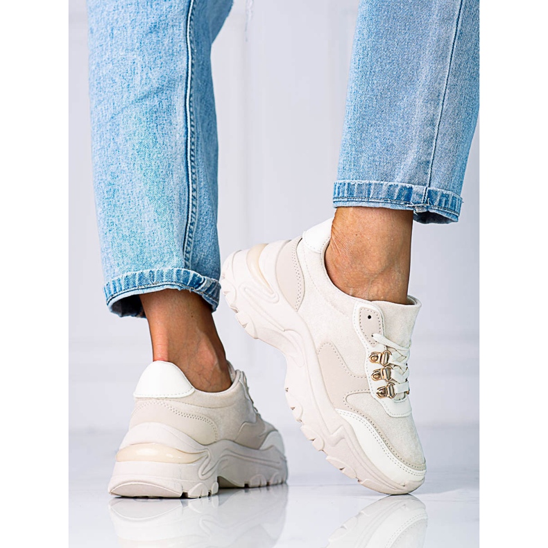 Damsneakers på en tjock Shelovet beige sula 1