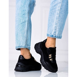 Damsneakers på en tjock Shelovet svart sula 1