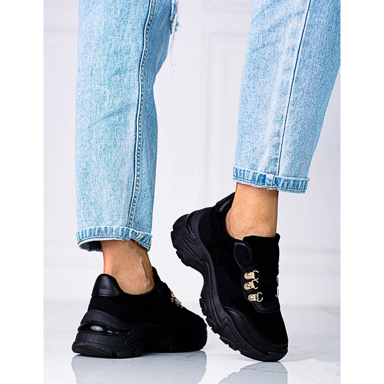 Damsneakers på en tjock Shelovet svart sula 1