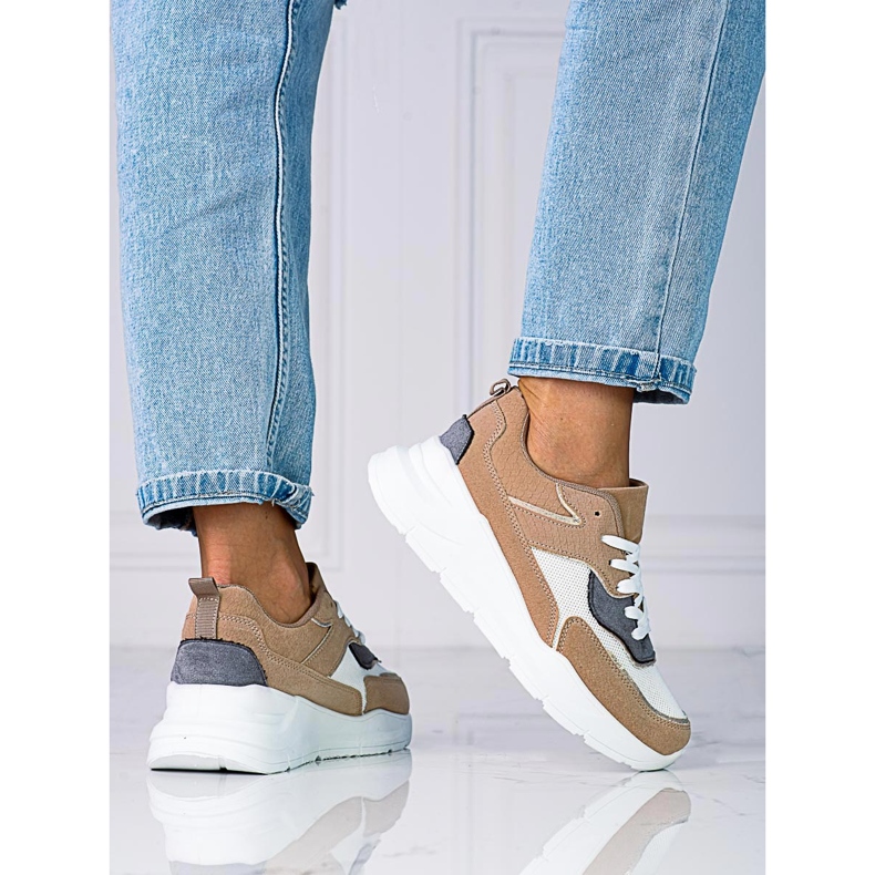 Bekväma Shelovet-sneakers för kvinnor på en tjock beige plattform brun 1