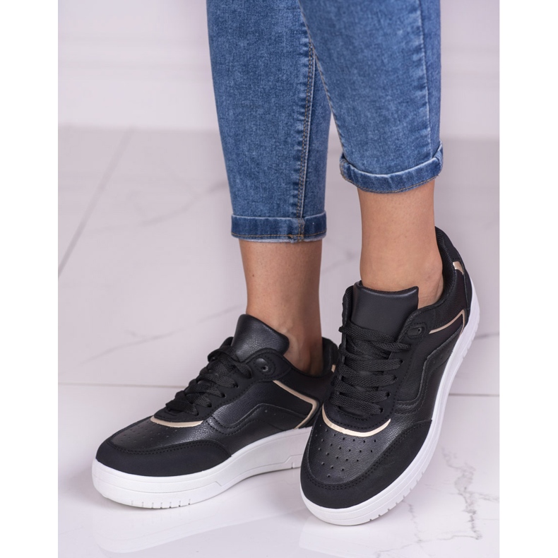 Svarta Shelovet sportskor för kvinnor på en vit plattform 1