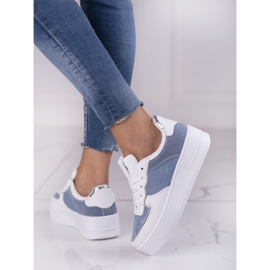 Vita och blåa sneakers med snörning för kvinnor på en hög Shelovet-plattform 1