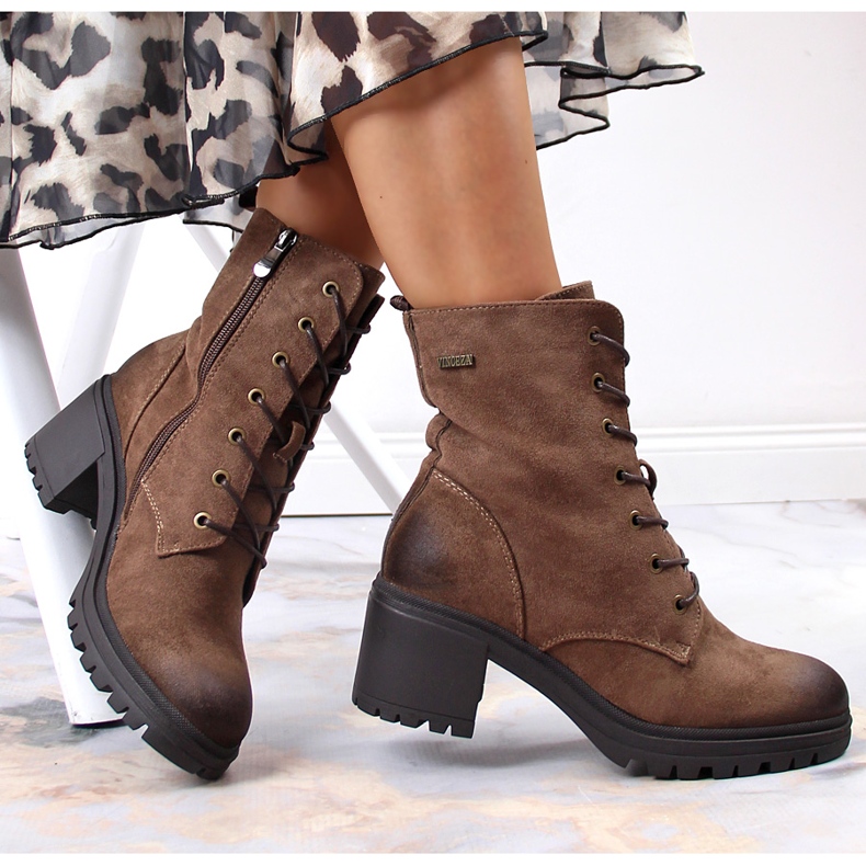 Bruna Vinceza mockastövlar på stolpen 1