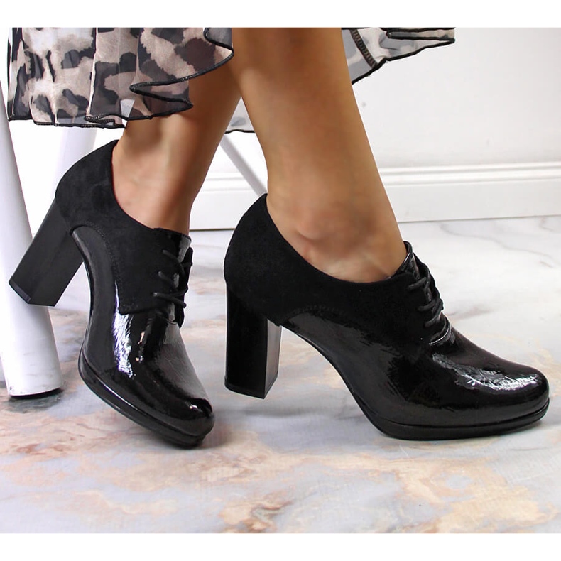 Damjazzskor på en svart Jezzi-stolpe 1