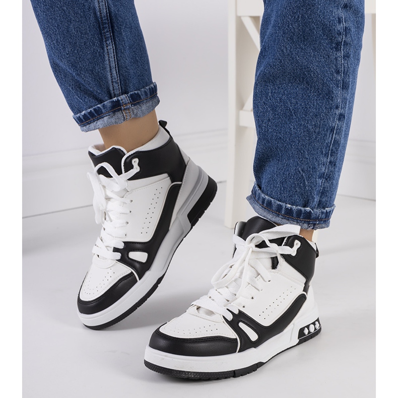 Svarta sneakers från Grandis vit 1