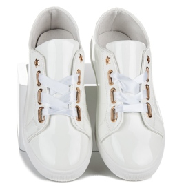 Ideal Shoes Lackade Sneakers Med Ett Band vit 1