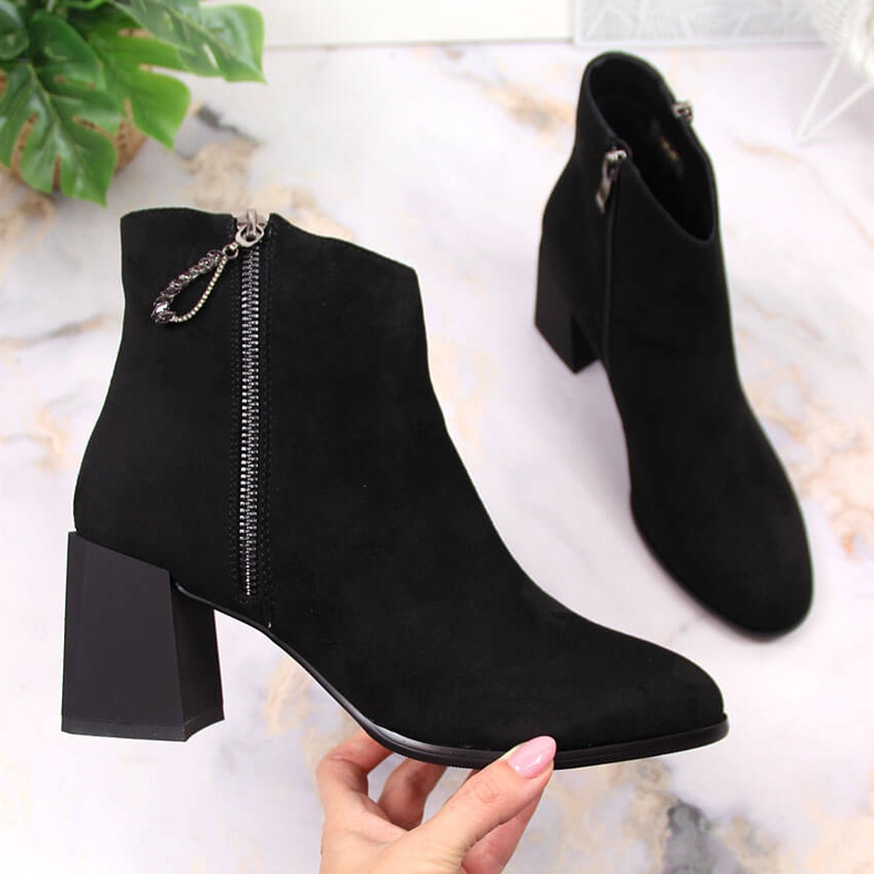 S.Barski Damkängor på svart mockablock av S. Bararski 1