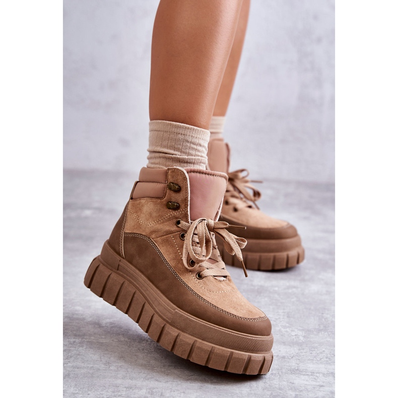 Bekväma stövlar på den mörkbeige Sanchio-plattformen 1