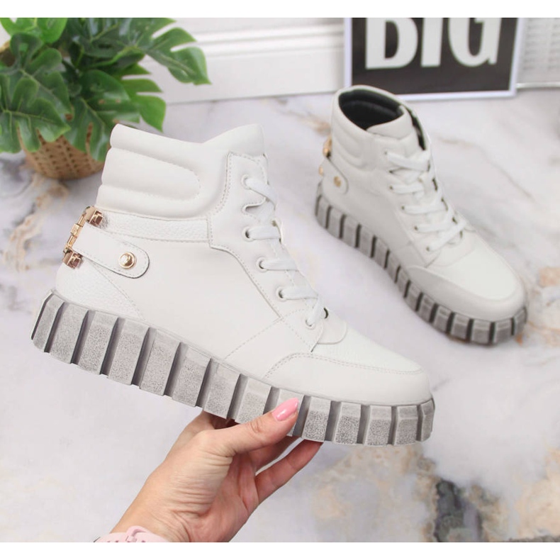 Plattformsarbetare för kvinnor med vit Potocki-dekoration 1