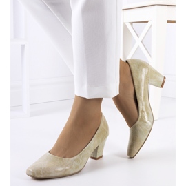 Beige klassiska Bond pumps 1