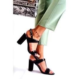 Fashionabla Lädersandaler På En Bar Svart Passion 2