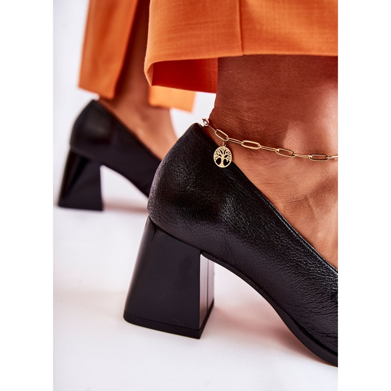 Läderpumpar med kedja Laura Messi 2515 Svart 1