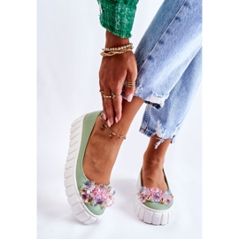 PA2 Läderballerinor på en plattform med en färgglad grön ladettedekoration 1