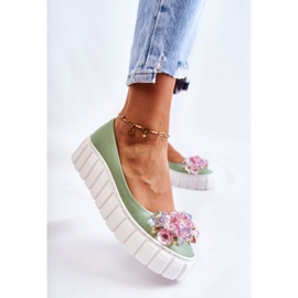 PA2 Läderballerinor på en plattform med en färgglad grön ladettedekoration 2