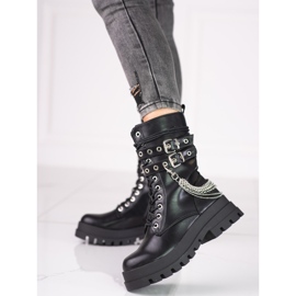 Shelovet kvinnliga arbetare med ornament svart 1