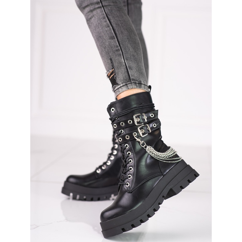 Shelovet kvinnliga arbetare med ornament svart 1