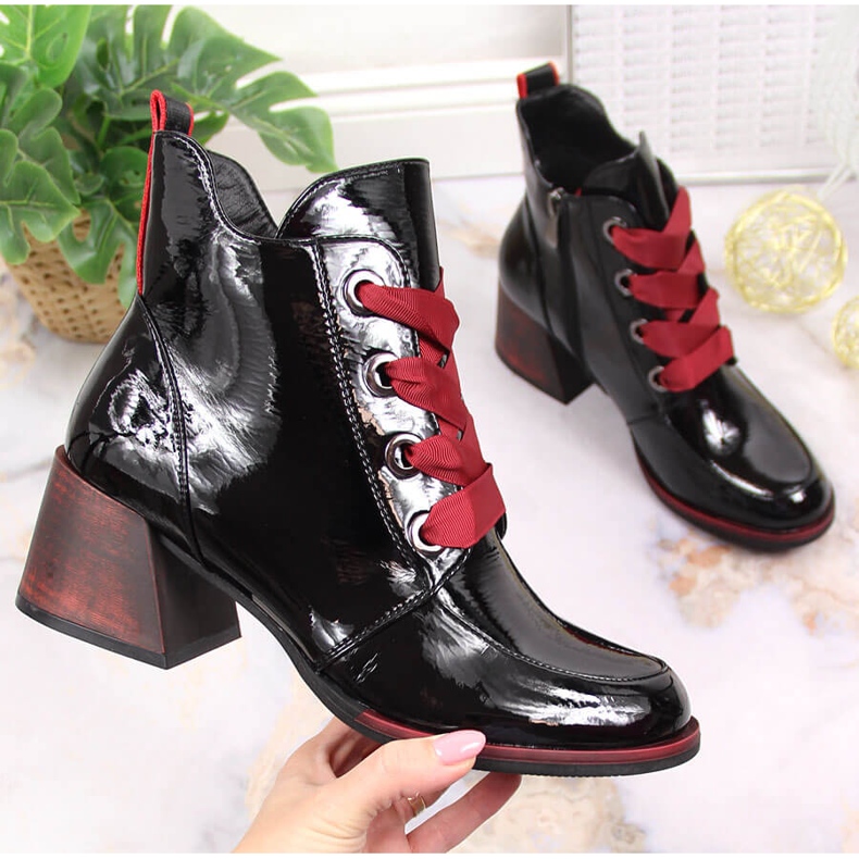 Svartlackerade isolerade damstövlar svarta Vinceza JAN147A 1