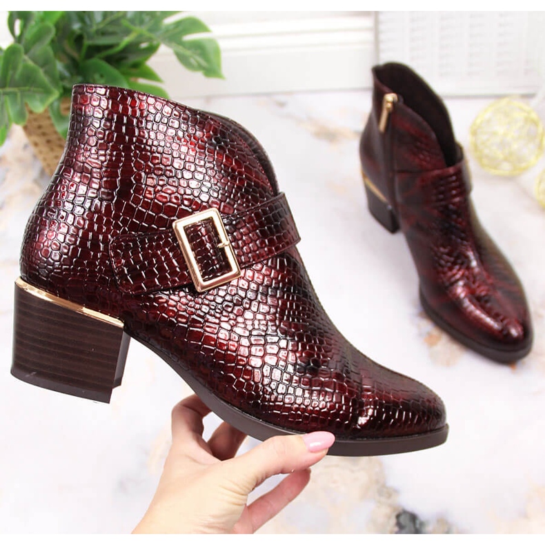 Lackade stövlar för kvinnor isolerade krokodil vinröd Vinceza rödvin 1