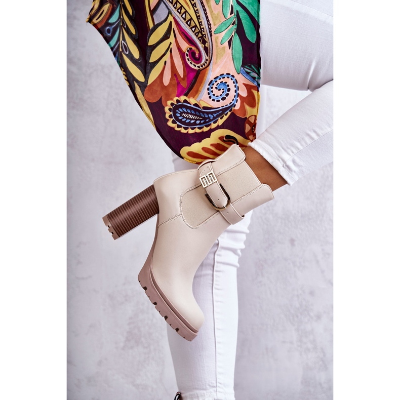 FE1 Skinnstövlar på pelare med dekorativt bälte, beige Maresol 2
