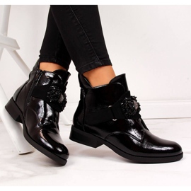 S.Barski Damisolerade lackade stövlar med svart rosett av S. Barski 1