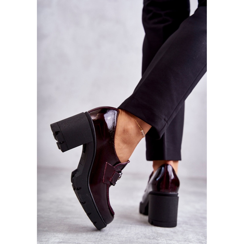 PL5 Eleganta skor på pelare med silverdekor, vinröd Harmell 2