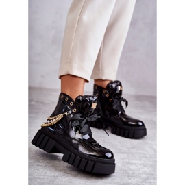 Lackade Varmstövlar Med Kedja Svart Karoline 2