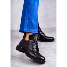 Vinceza Snörstövlar i läder med urskärningar Svart Fabiana 1