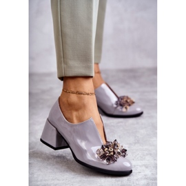 PA2 Lackade Läder Släta Skor Med Mörk Dekoration Grå Delaver 2