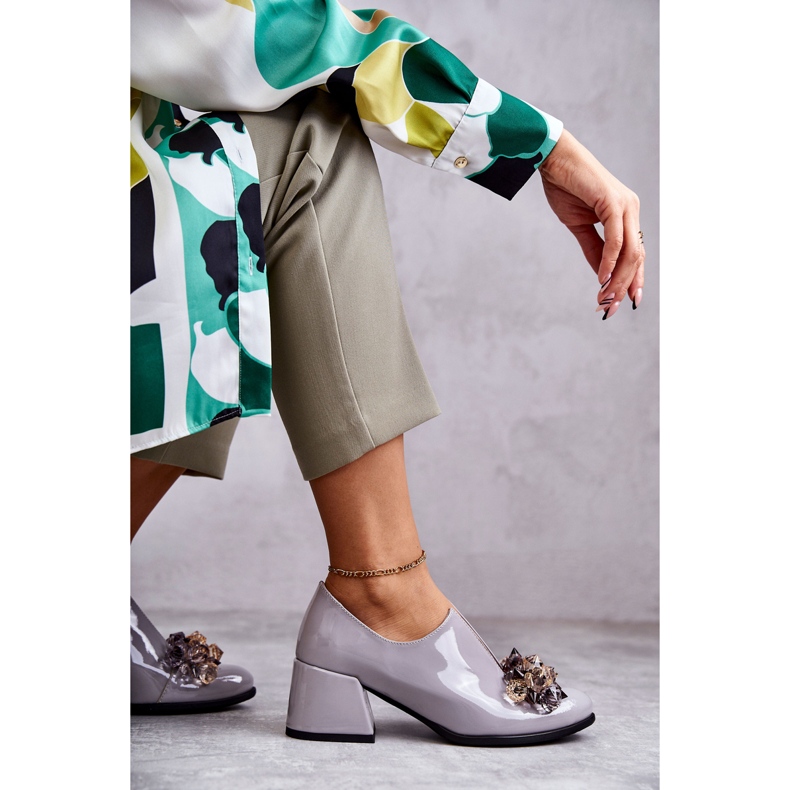 PA2 Lackade Läder Släta Skor Med Mörk Dekoration Grå Delaver 1