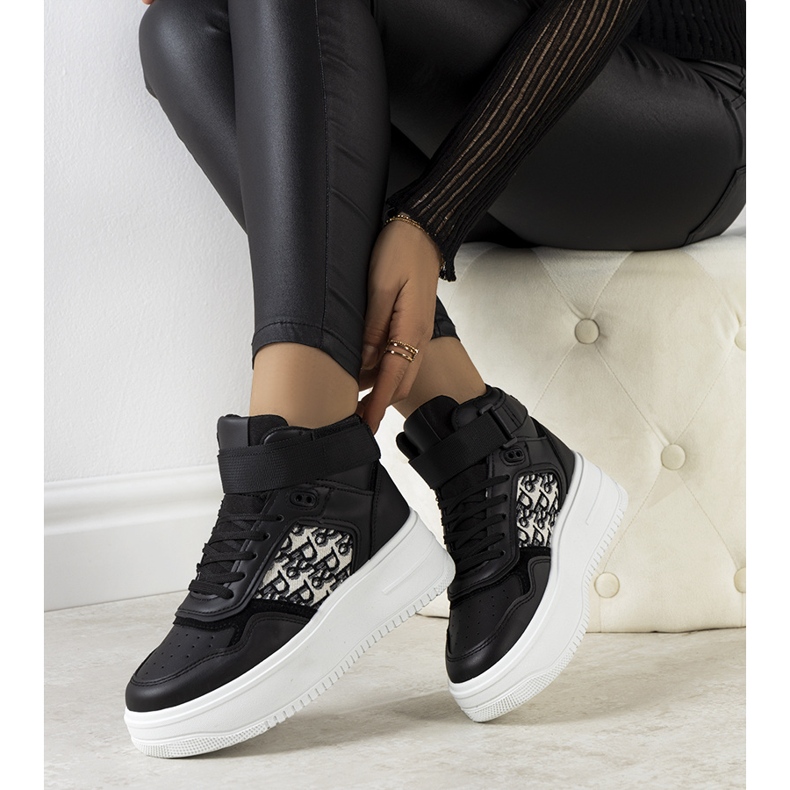 Svarta sneakers från Adolis 1