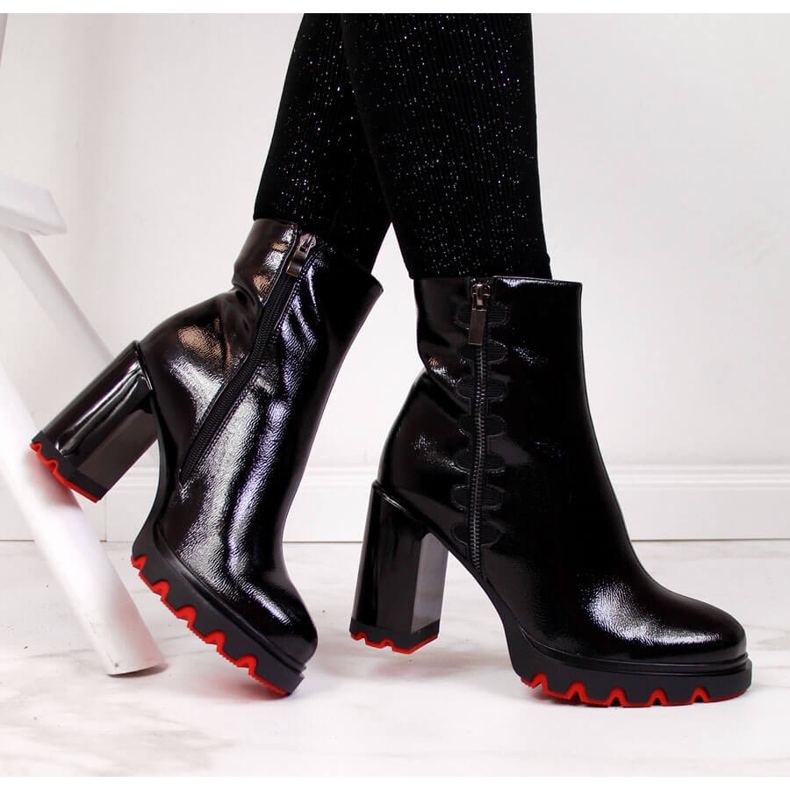 Svarta Filippo damstövlar på stolpen 1