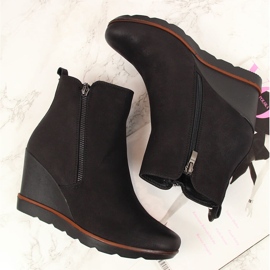 Svarta Filippo svarta isolerade sneakers 2