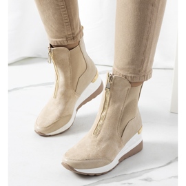 BM Beige sneakers på Triaca-kilen 1