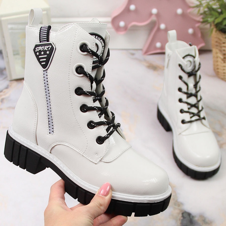 S.Barski Vita isolerade lackade stövlar från S. Bararski 1