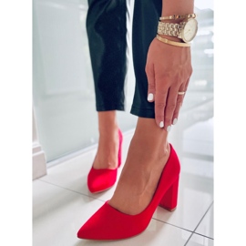 Pumpar på Ivonne Red-stolpen röd 1